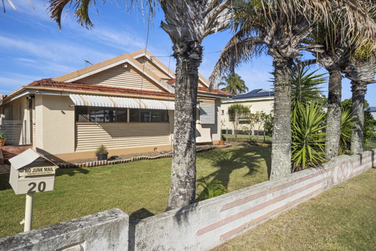 20 Lamb Street, Walkervale  QLD  4670