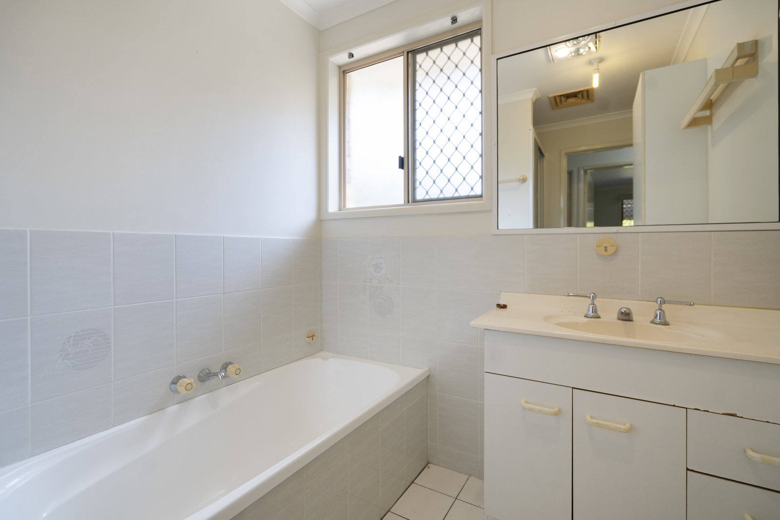 24 Thomas Thomsen Drive, Thabeban  QLD  4670