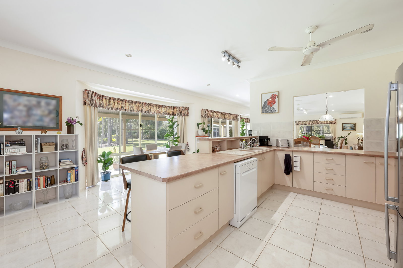 14 Hannah Court, Moore Park Beach  QLD  4670