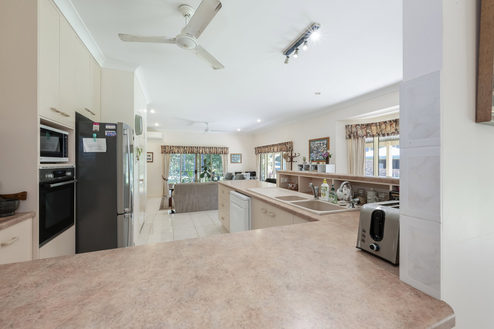14 Hannah Court, Moore Park Beach  QLD  4670