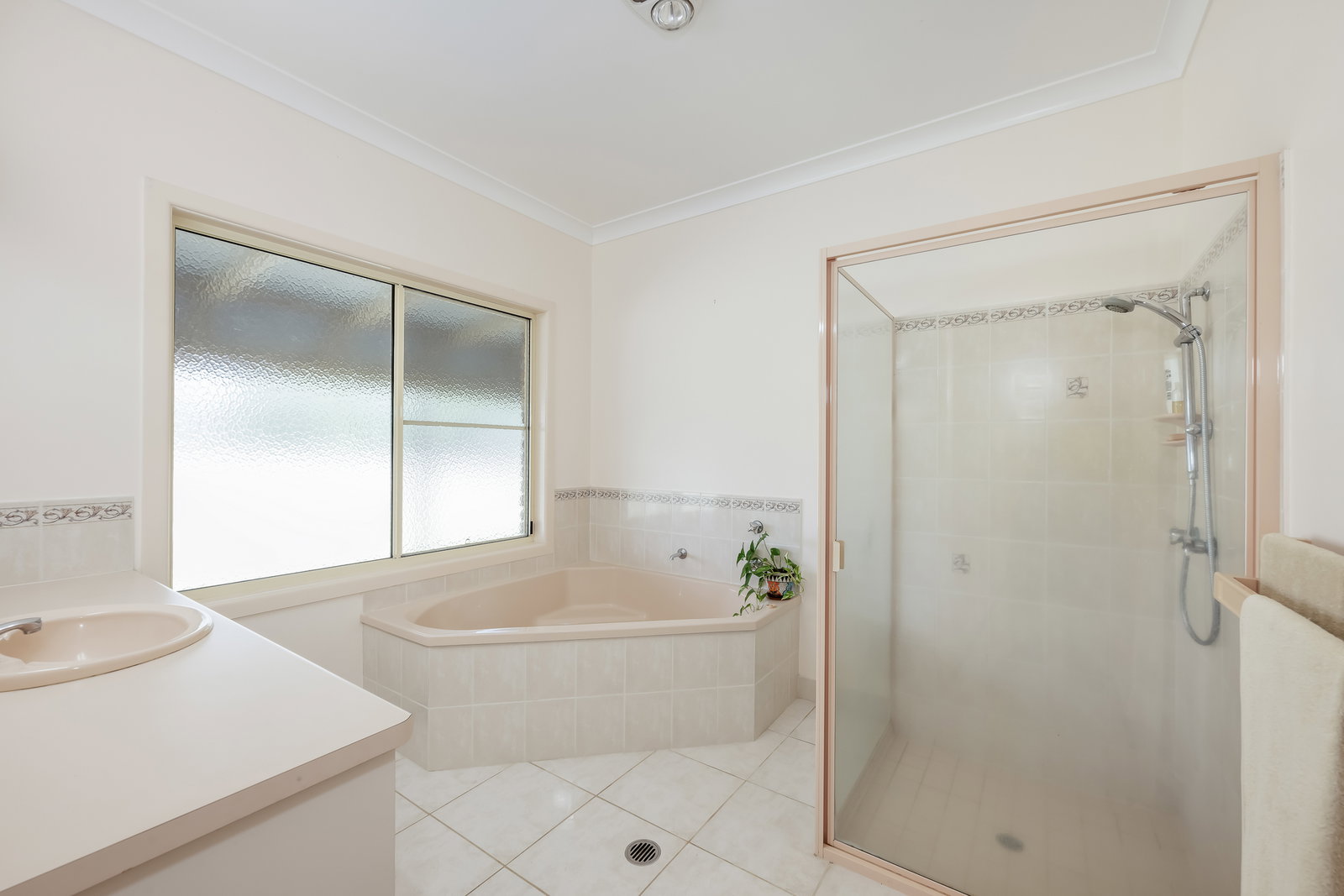14 Hannah Court, Moore Park Beach  QLD  4670