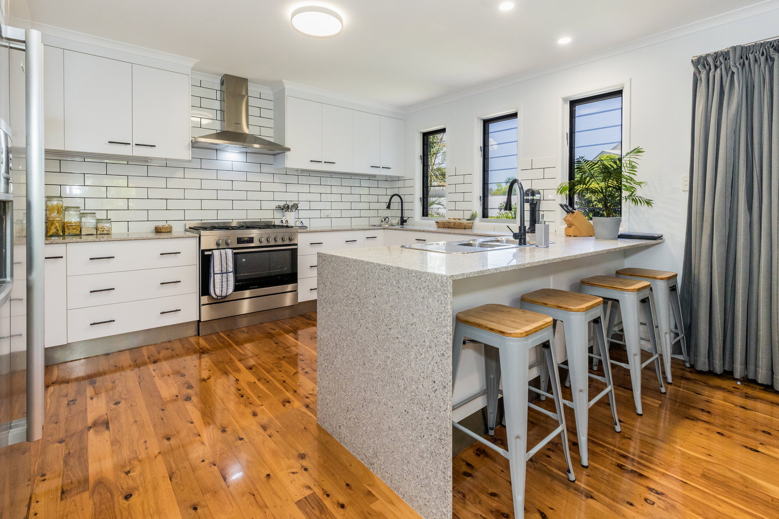 5 Coral Avenue, Agnes Water  QLD  4677