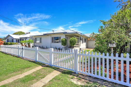 25 Holland Street, Bargara  QLD  4670