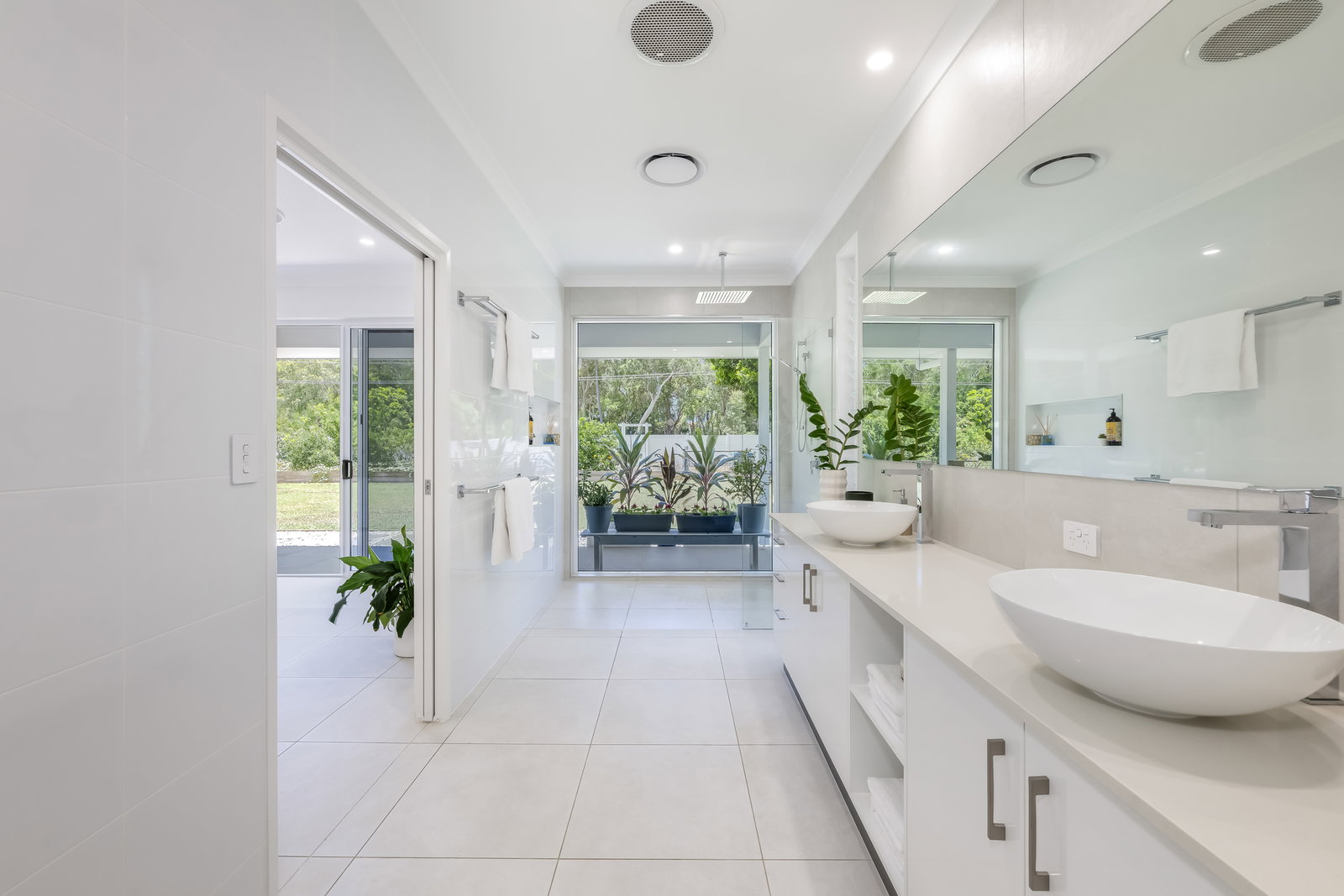 39 Sylvan Drive, Moore Park Beach  QLD  4670