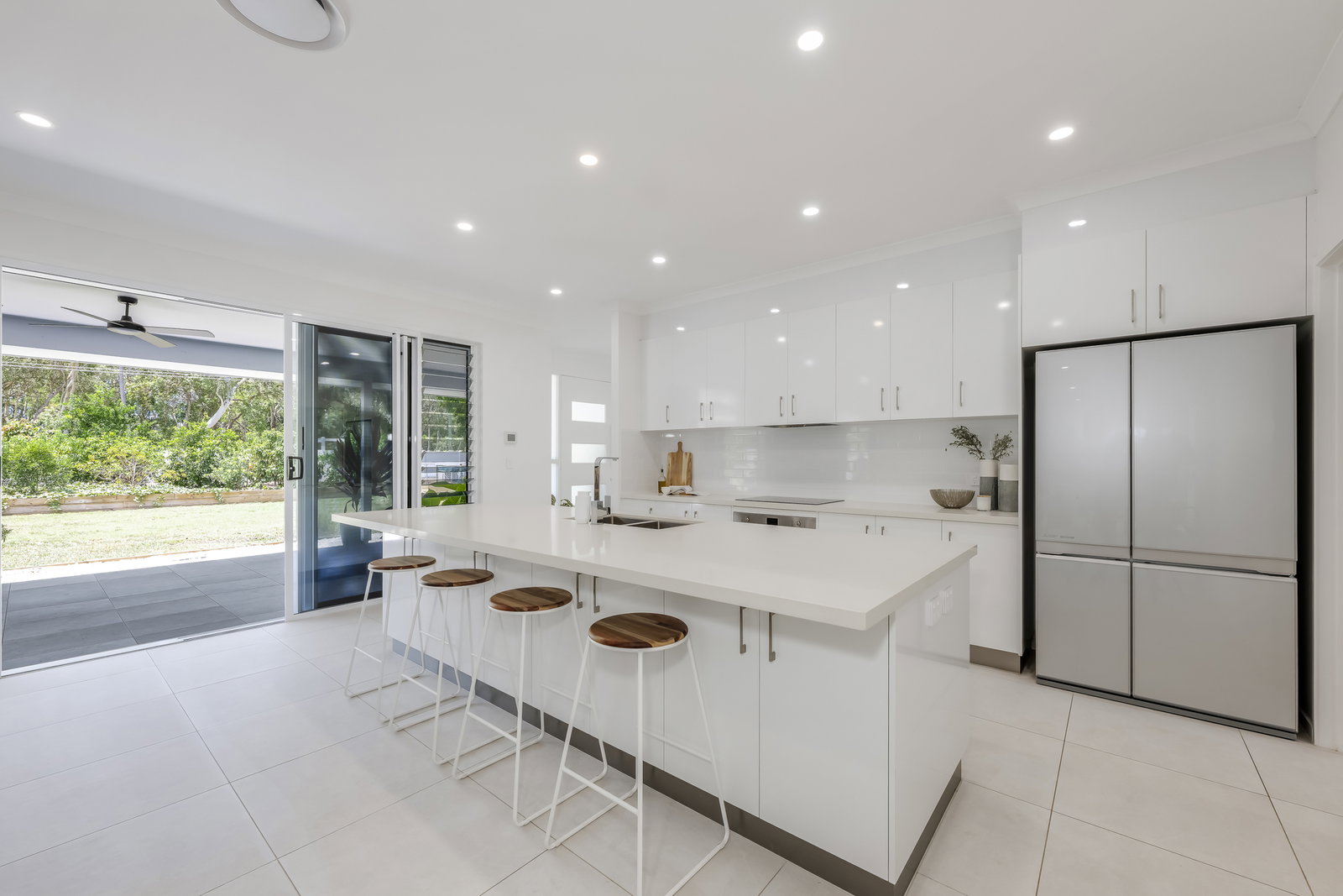 39 Sylvan Drive, Moore Park Beach  QLD  4670