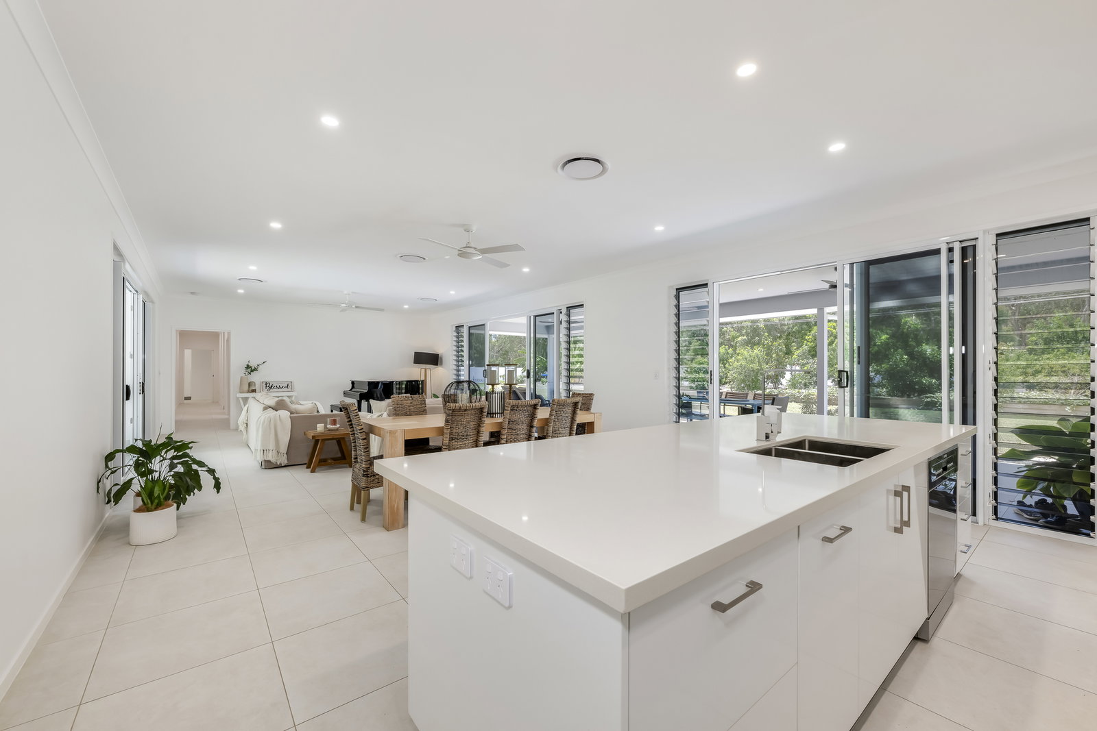 39 Sylvan Drive, Moore Park Beach  QLD  4670