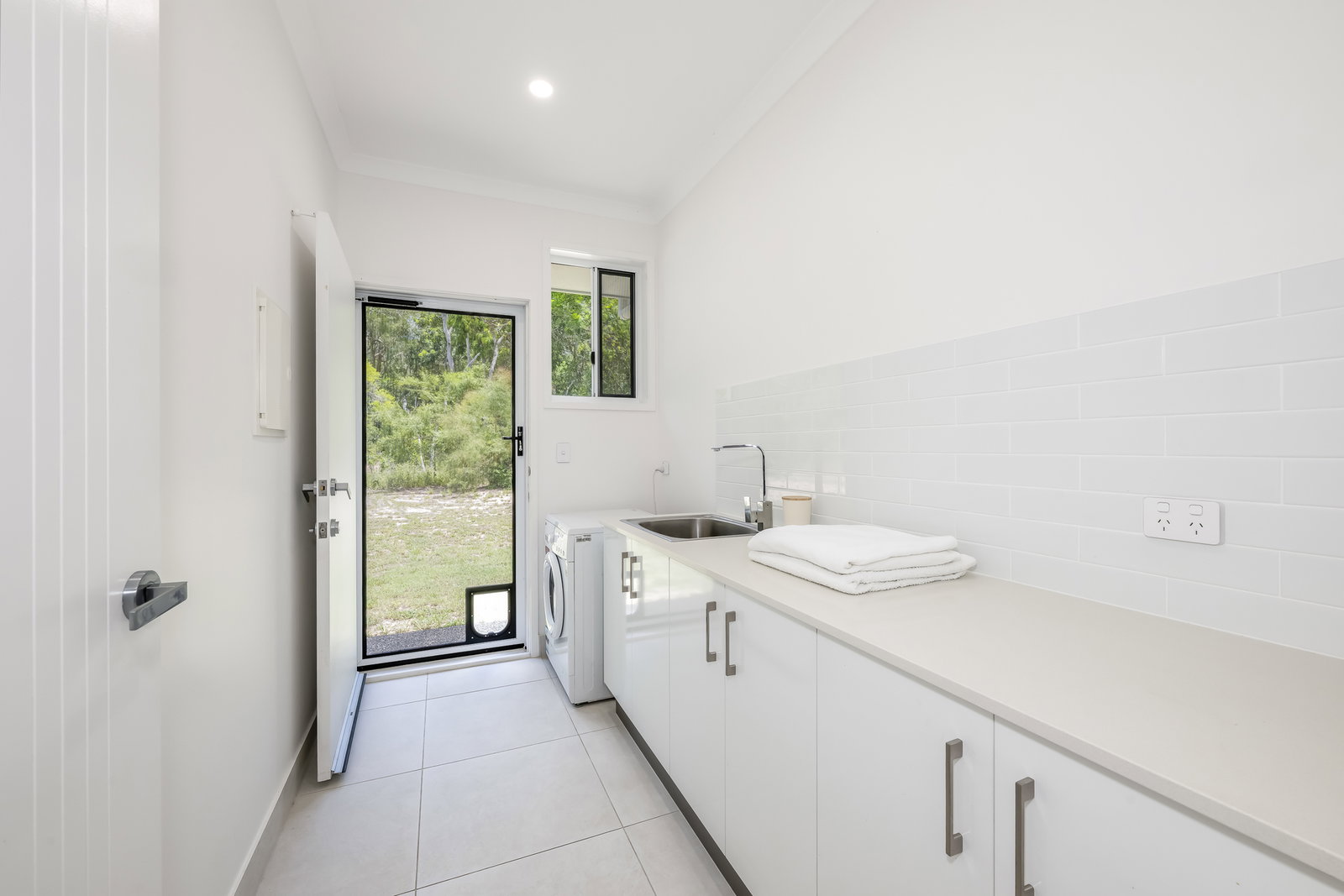 39 Sylvan Drive, Moore Park Beach  QLD  4670