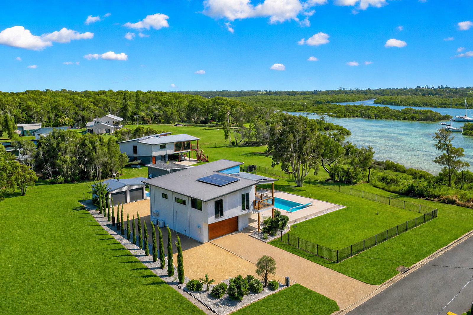 3 Mitchell Street, Elliott Heads  QLD  4670