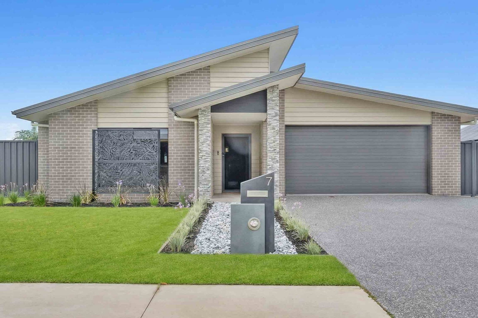 7 Wintergreen Court, Nikenbah  QLD  4655