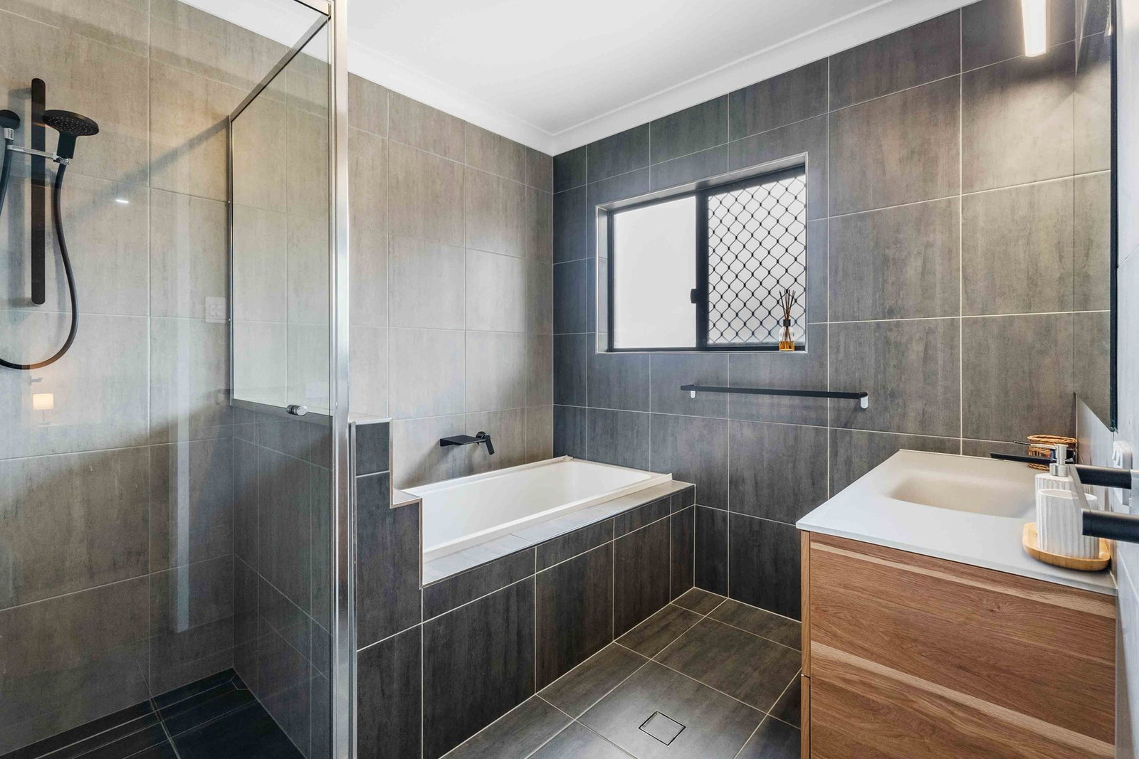 7 Wintergreen Court, Nikenbah  QLD  4655