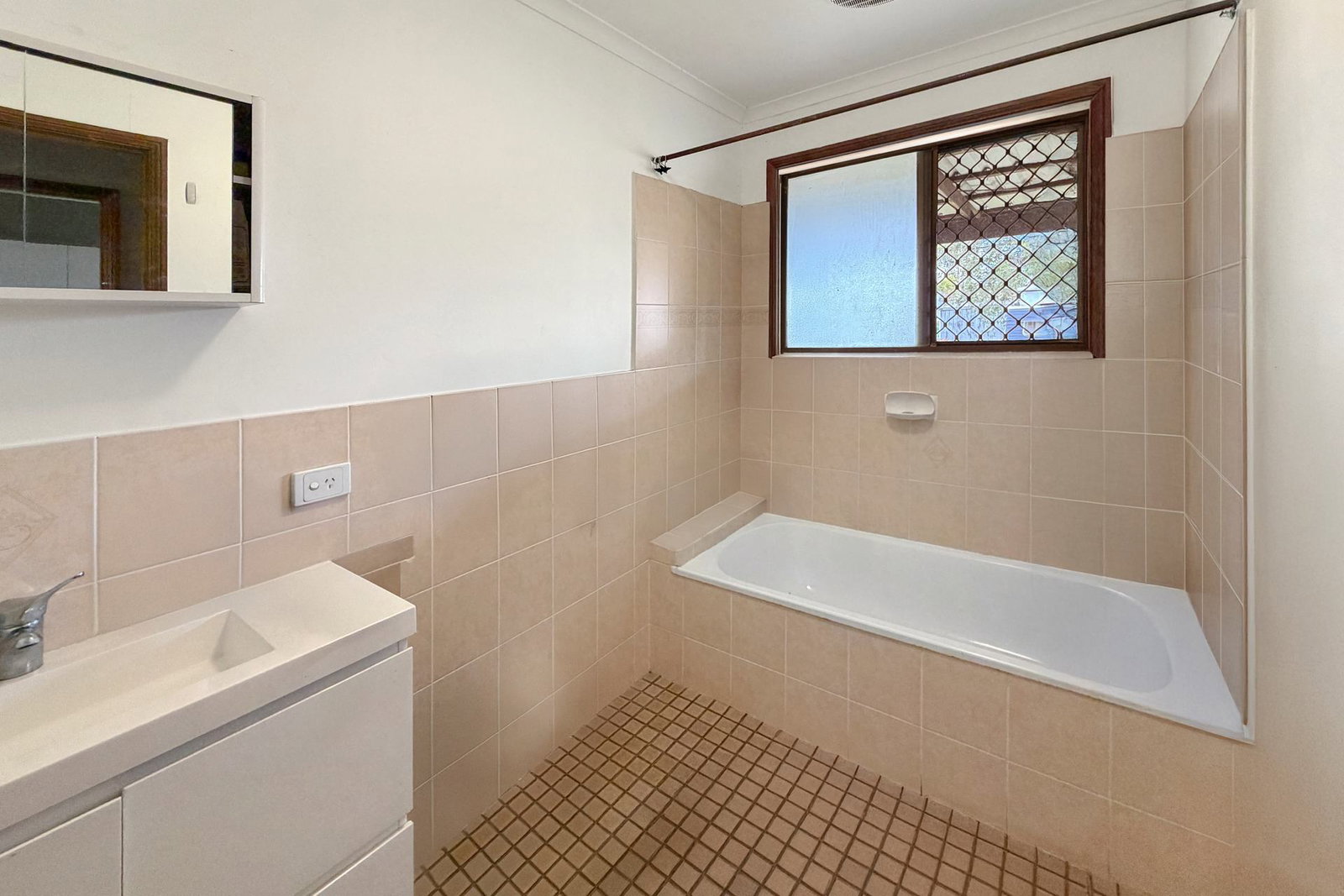 33 Fairymead Road, Bundaberg North  QLD  4670