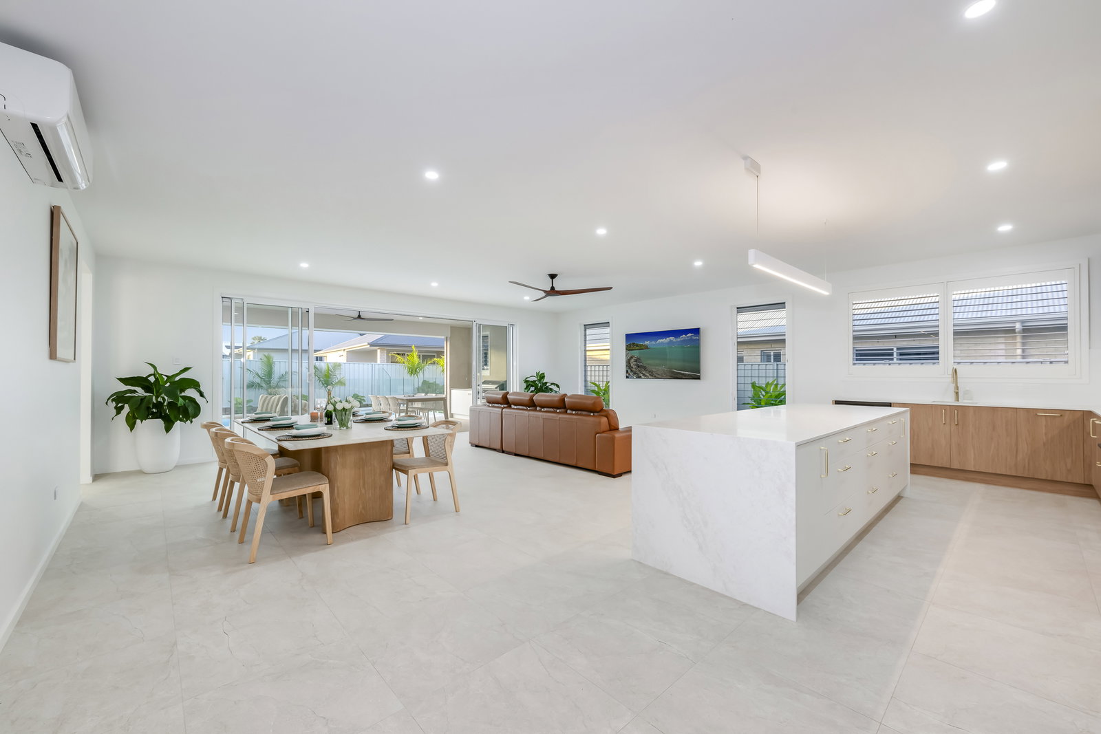4 Sarazen Street, Coral Cove  QLD  4670
