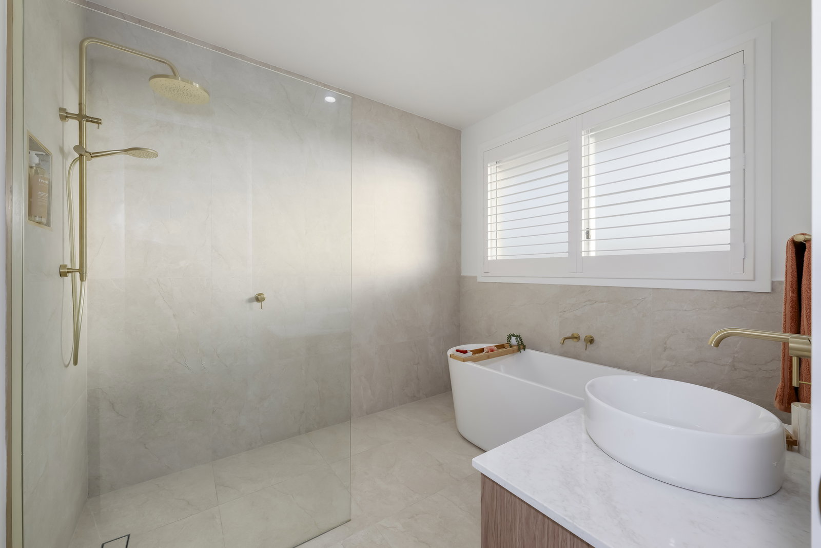 4 Sarazen Street, Coral Cove  QLD  4670