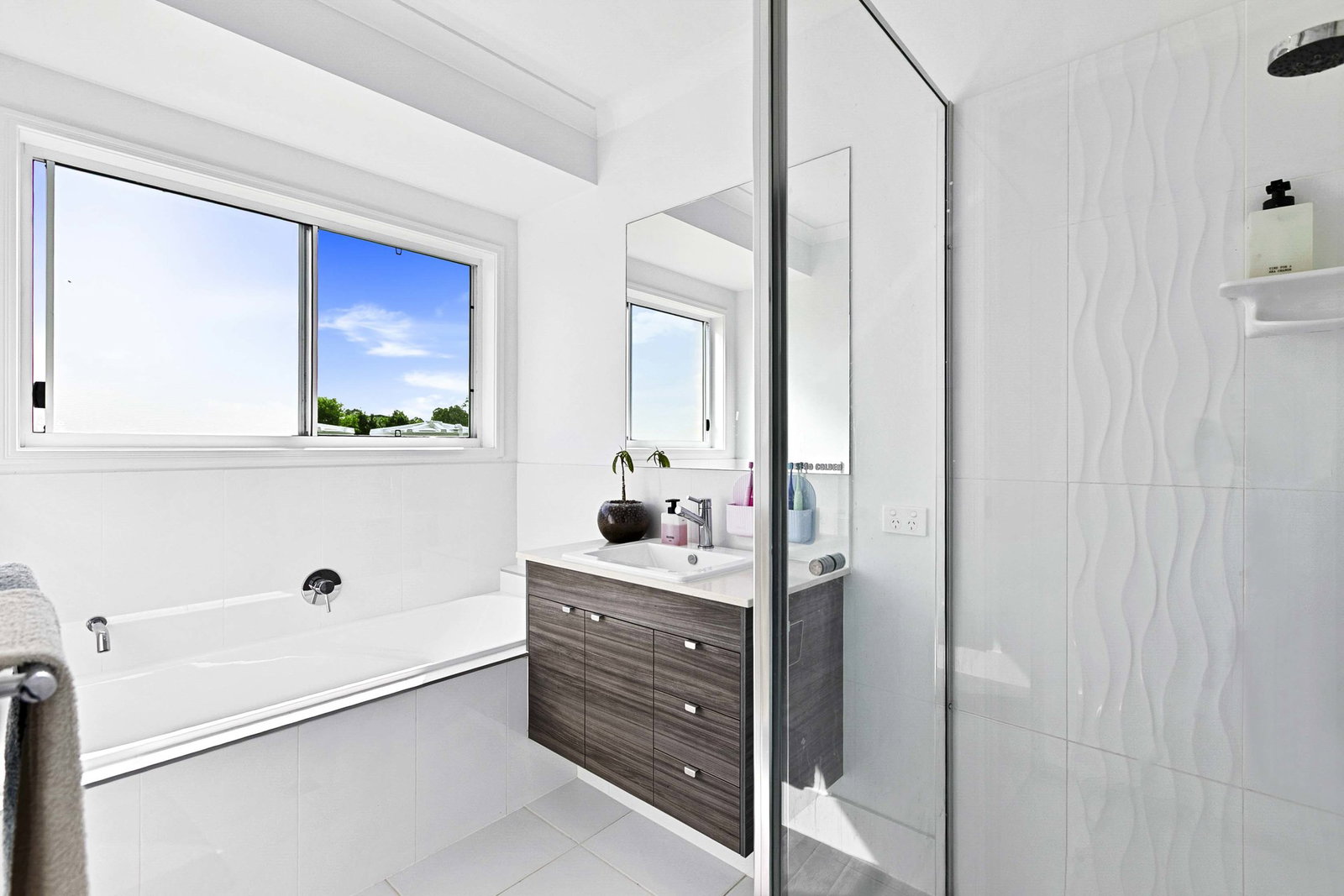 70 Lake Drive, Yengarie  QLD  4650
