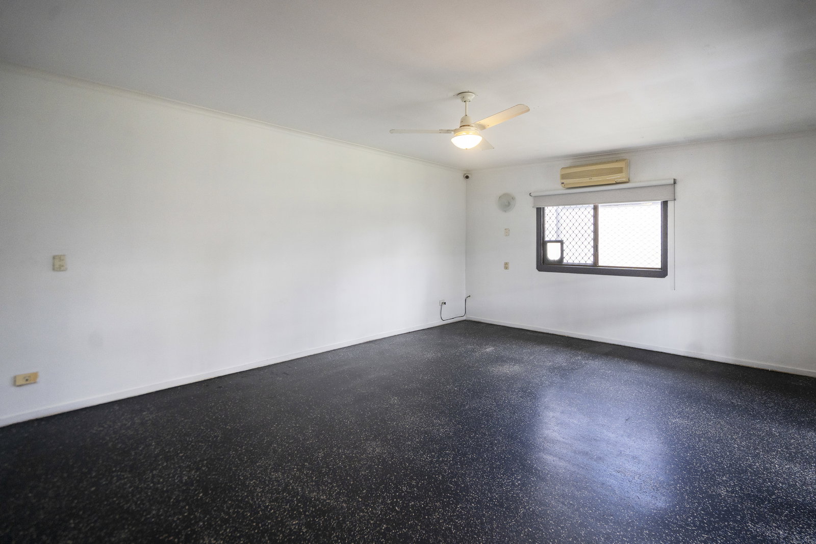 1 Alice Street, Walkervale  QLD  4670