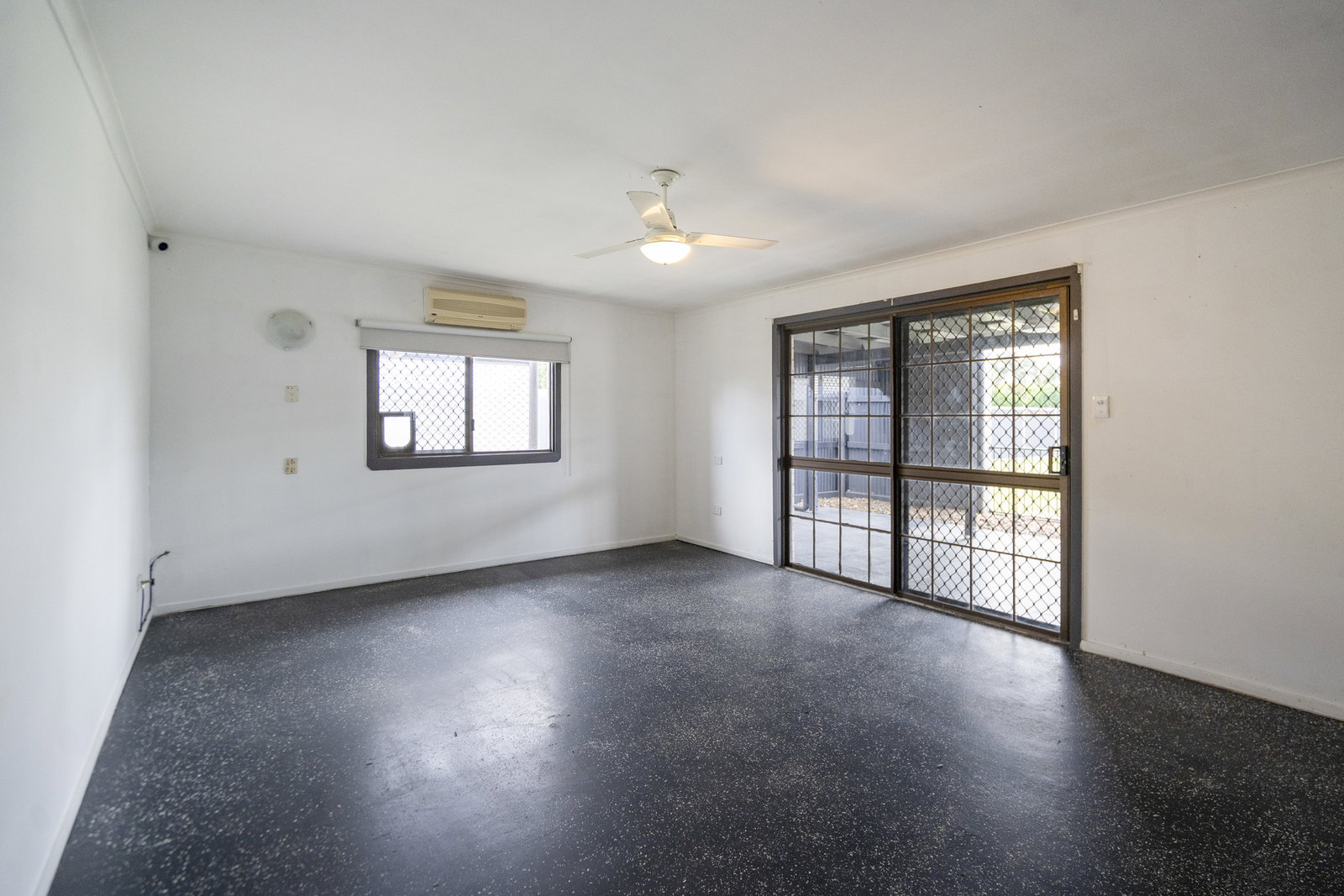 1 Alice Street, Walkervale  QLD  4670