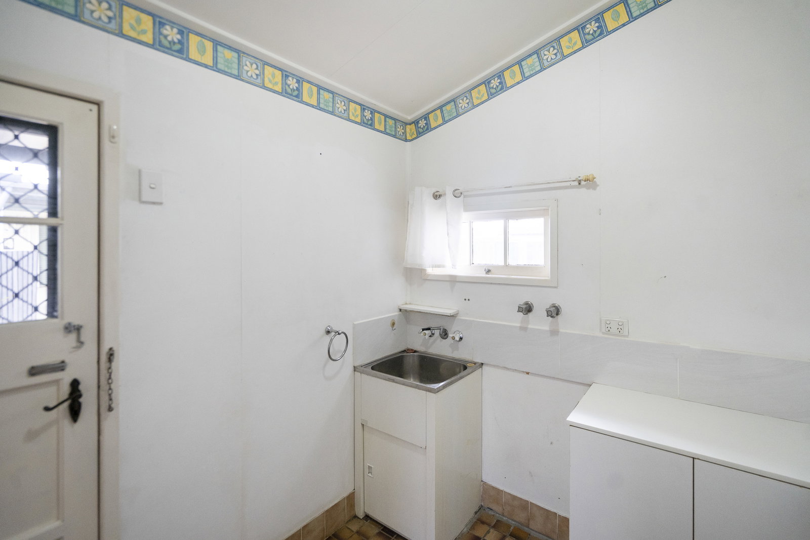 1 Alice Street, Walkervale  QLD  4670