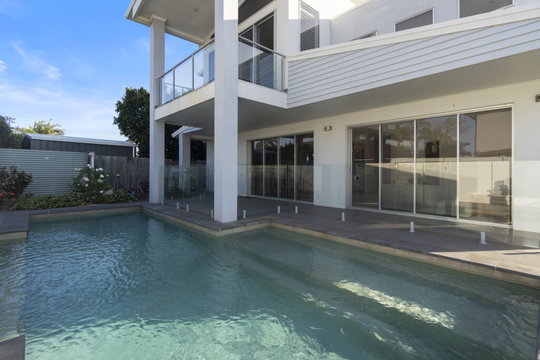 1 Andrew Close, Bargara  QLD  4670
