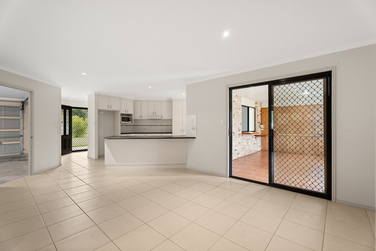 255 Woocoo Drive, Oakhurst  QLD  4650