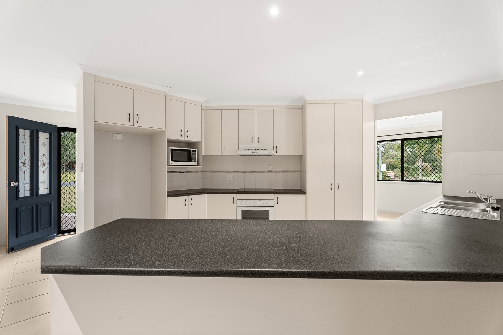 255 Woocoo Drive, Oakhurst  QLD  4650