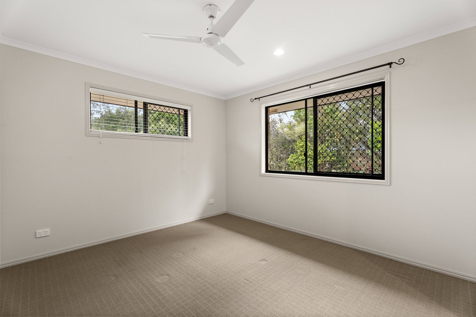 255 Woocoo Drive, Oakhurst  QLD  4650