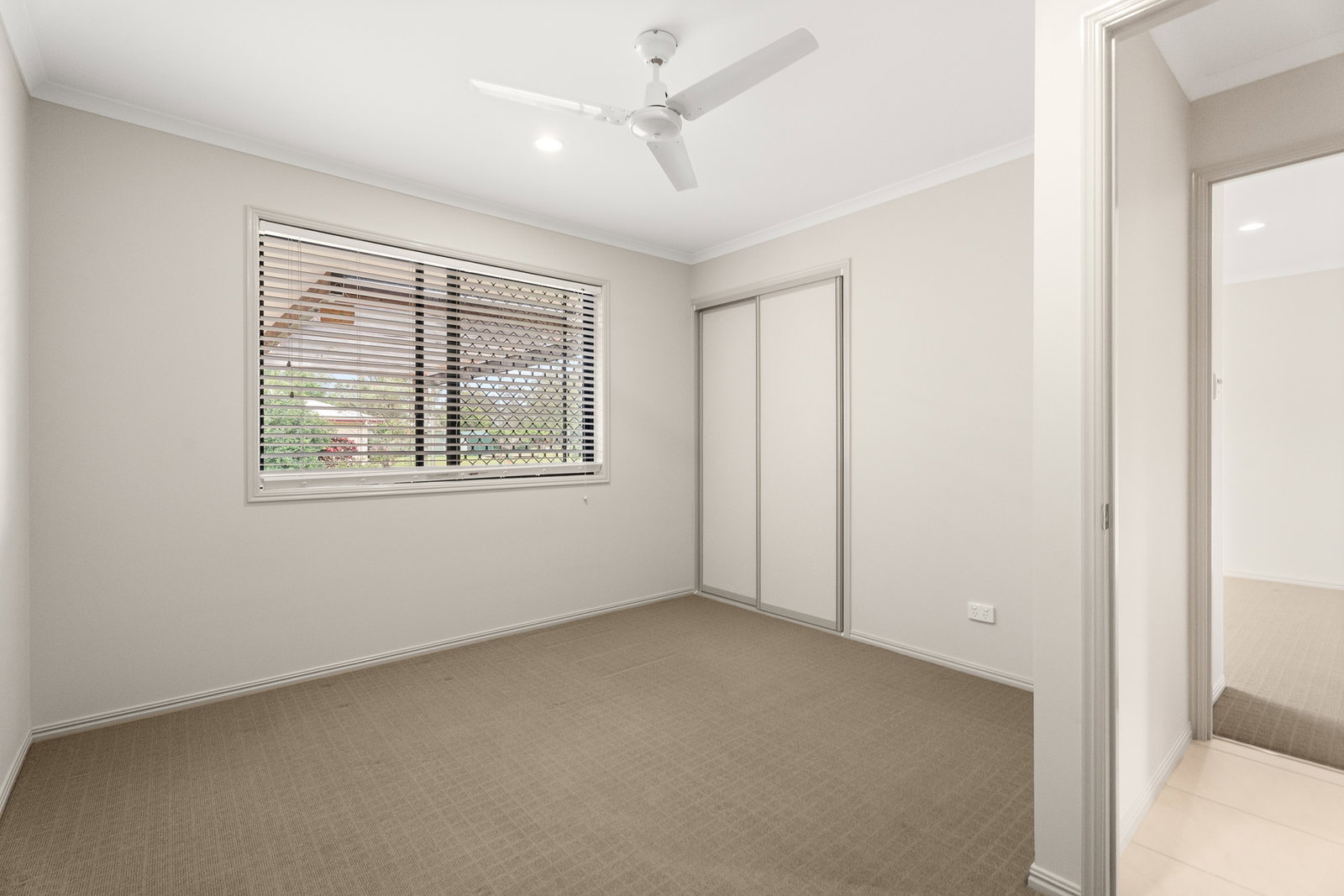 255 Woocoo Drive, Oakhurst  QLD  4650