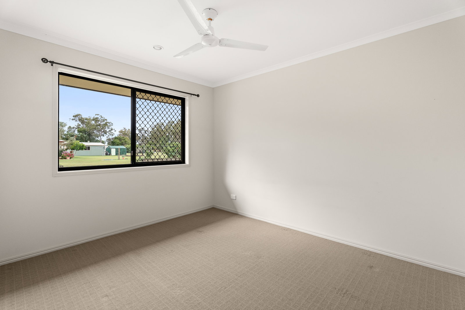 255 Woocoo Drive, Oakhurst  QLD  4650