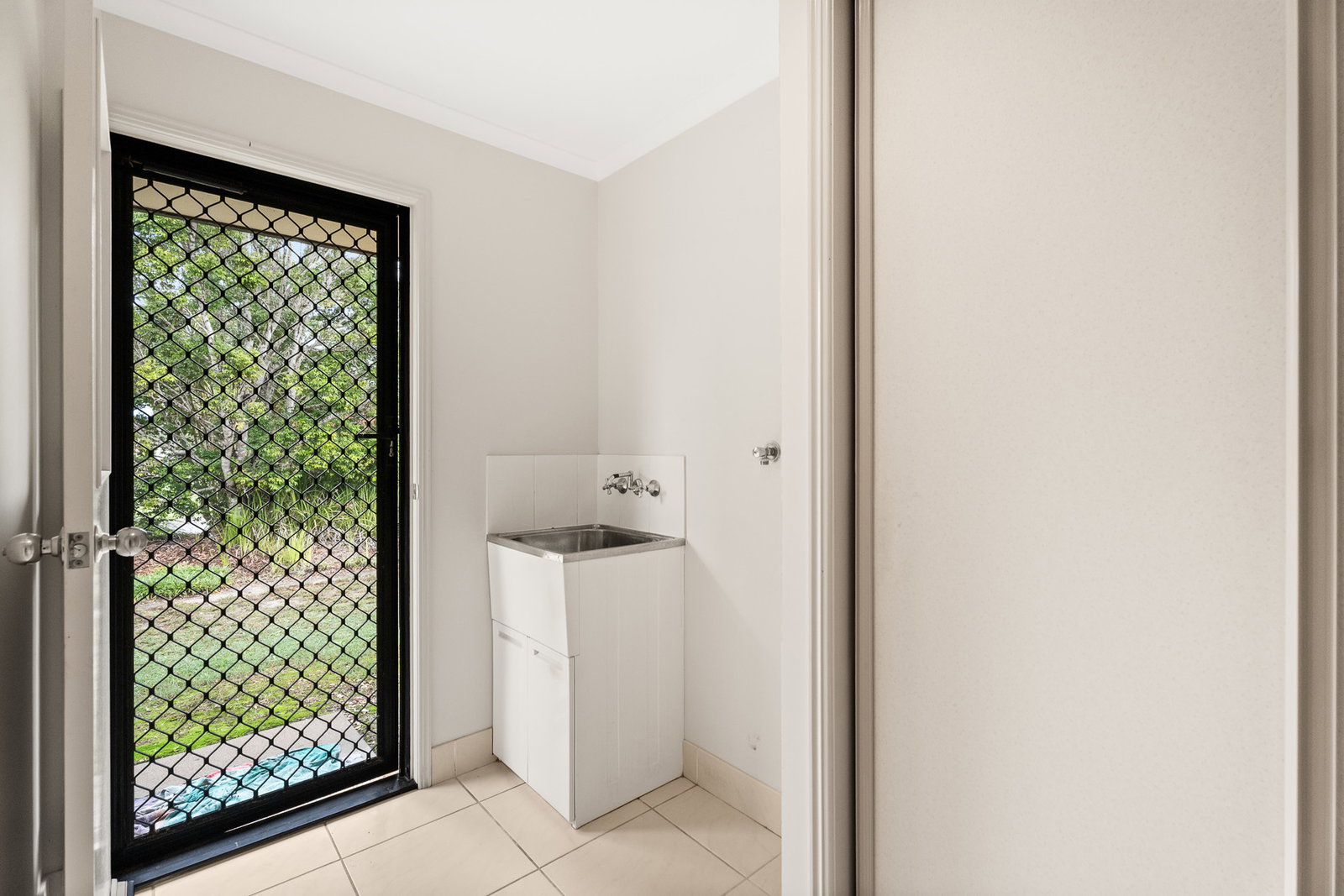 255 Woocoo Drive, Oakhurst  QLD  4650