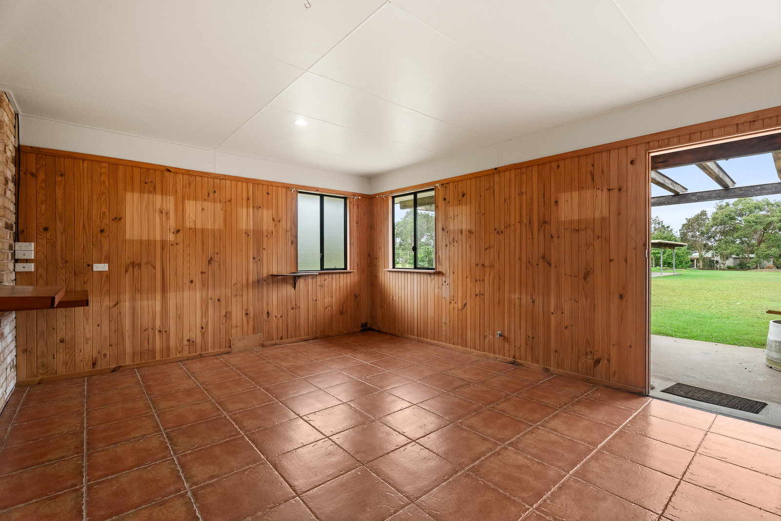 255 Woocoo Drive, Oakhurst  QLD  4650