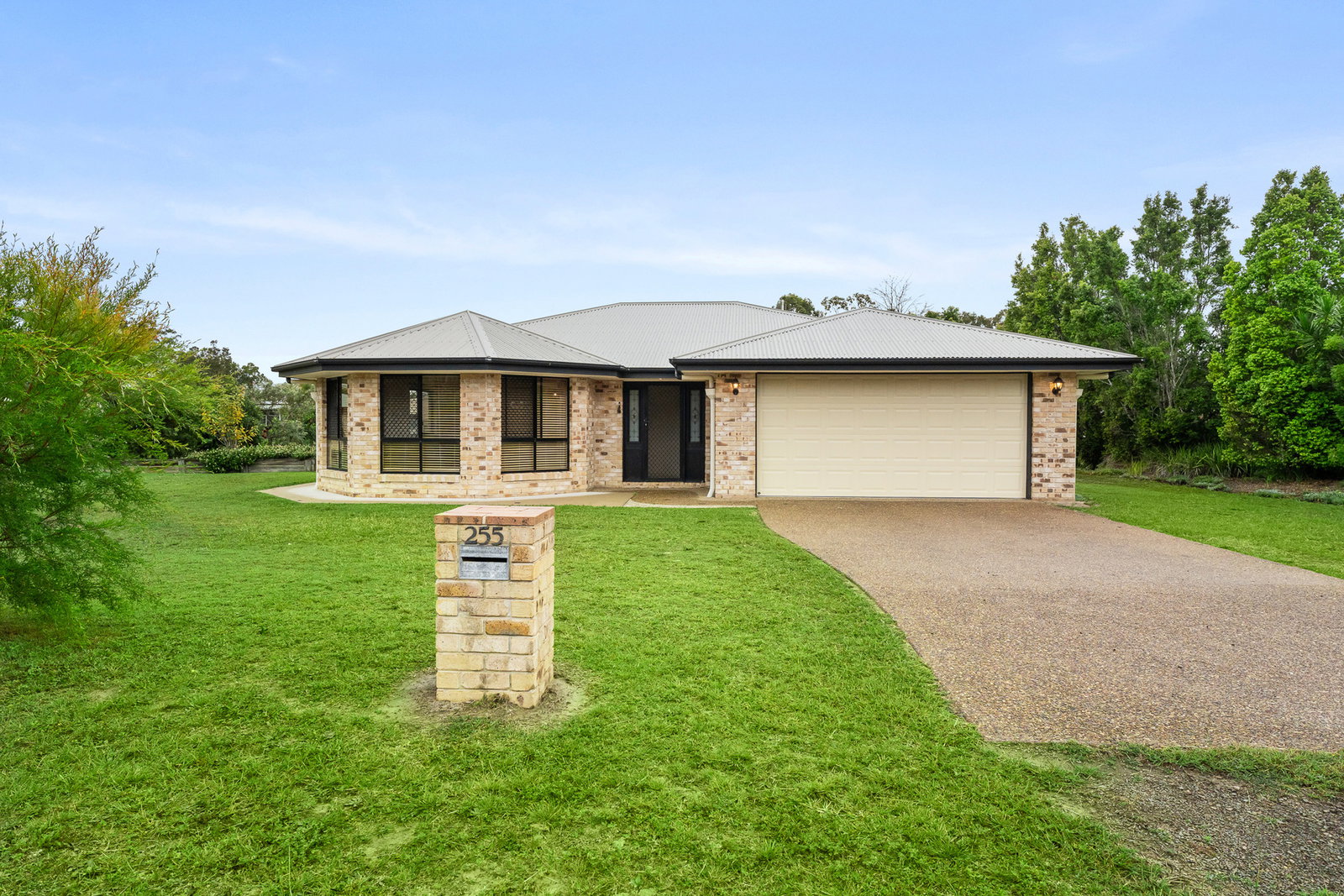 255 Woocoo Drive, Oakhurst  QLD  4650