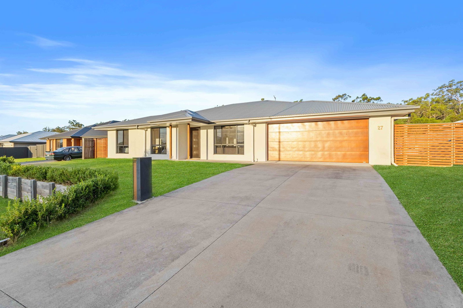 27 Finch Street, Oakhurst  QLD  4650