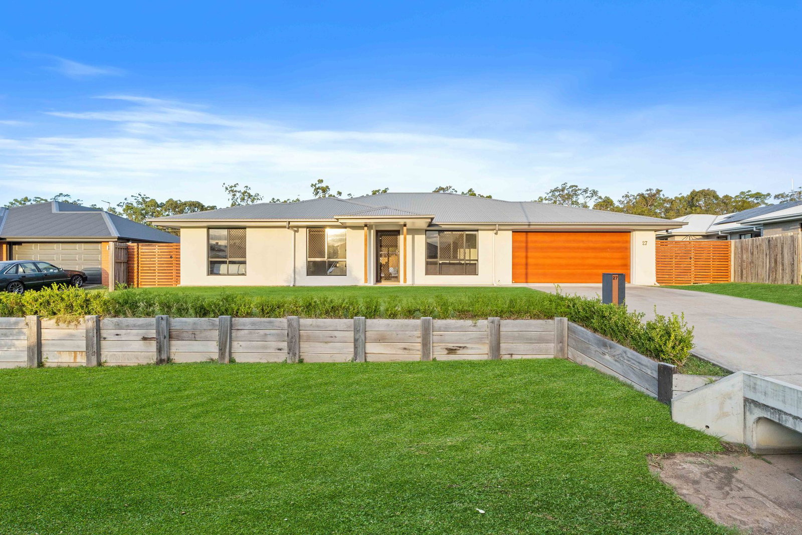 27 Finch Street, Oakhurst  QLD  4650