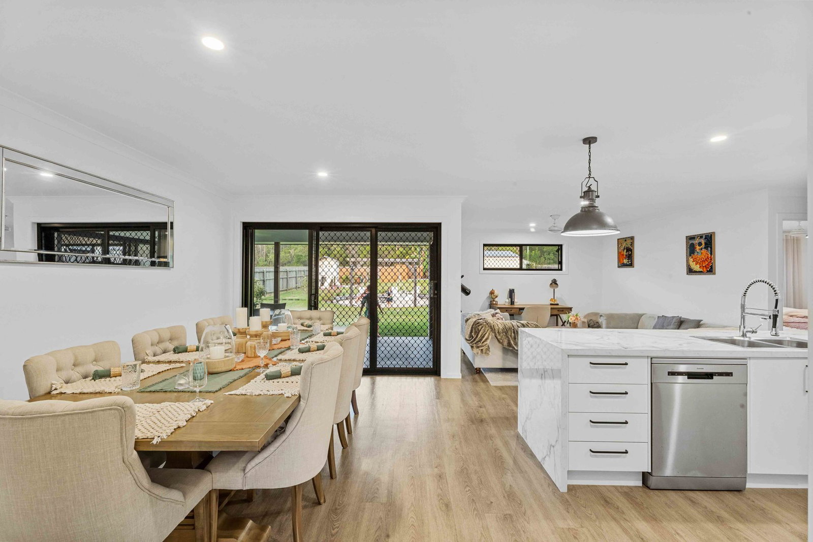 27 Finch Street, Oakhurst  QLD  4650
