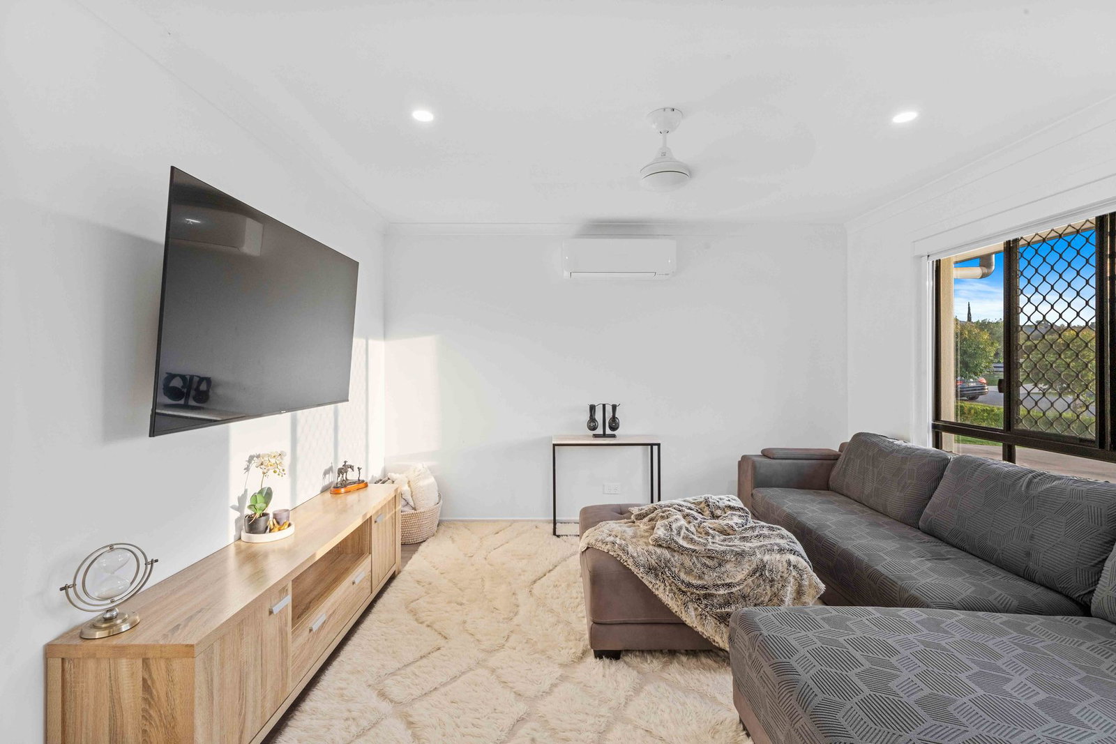 27 Finch Street, Oakhurst  QLD  4650