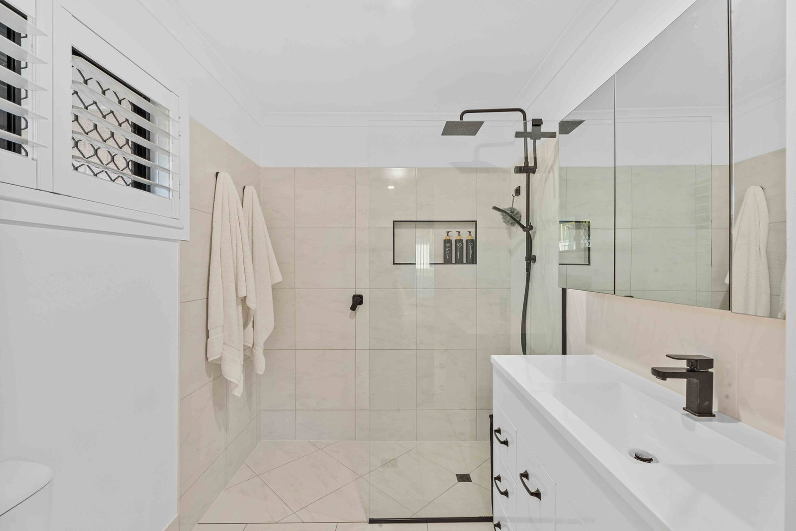 27 Finch Street, Oakhurst  QLD  4650