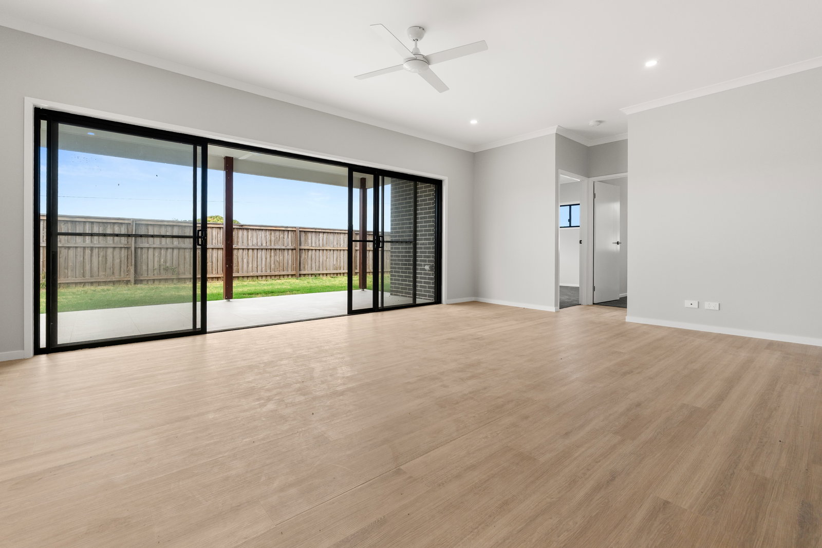 17 Mataranka Circuit, Nikenbah  QLD  4655