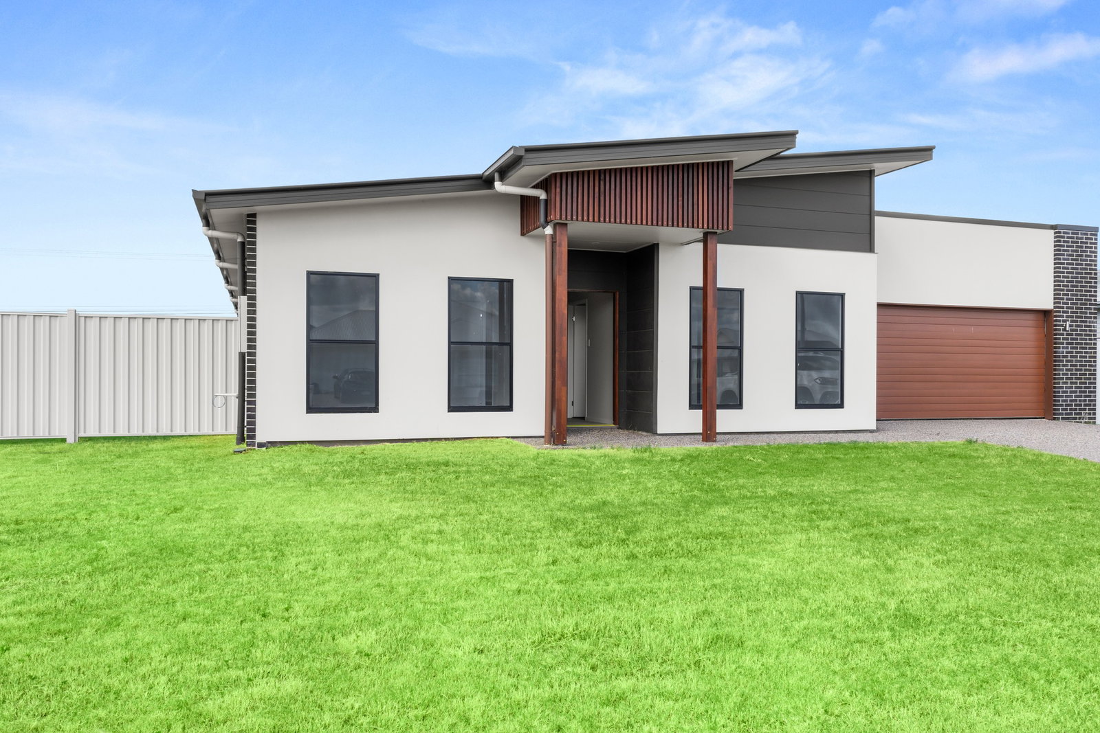 17 Mataranka Circuit, Nikenbah  QLD  4655