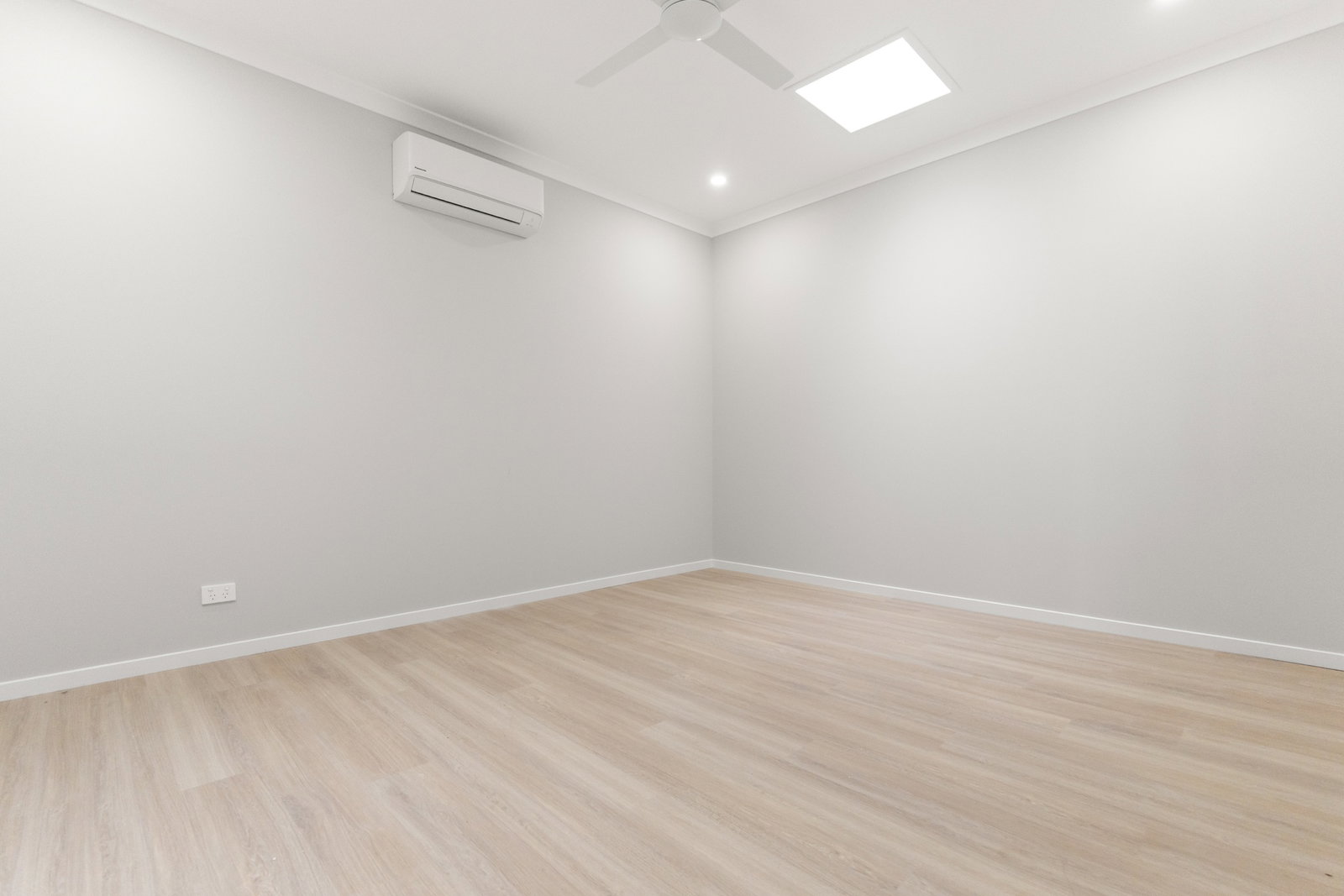 17 Mataranka Circuit, Nikenbah  QLD  4655