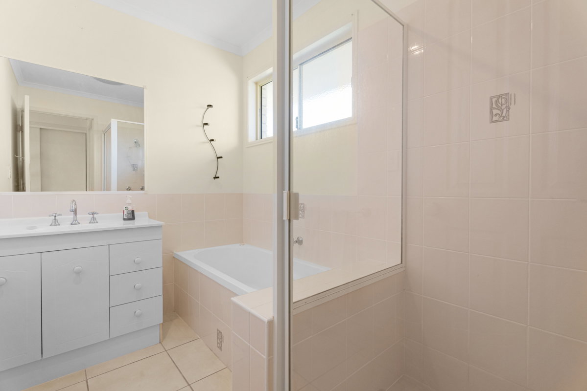 3 Bronton Way, Point Vernon  QLD  4655