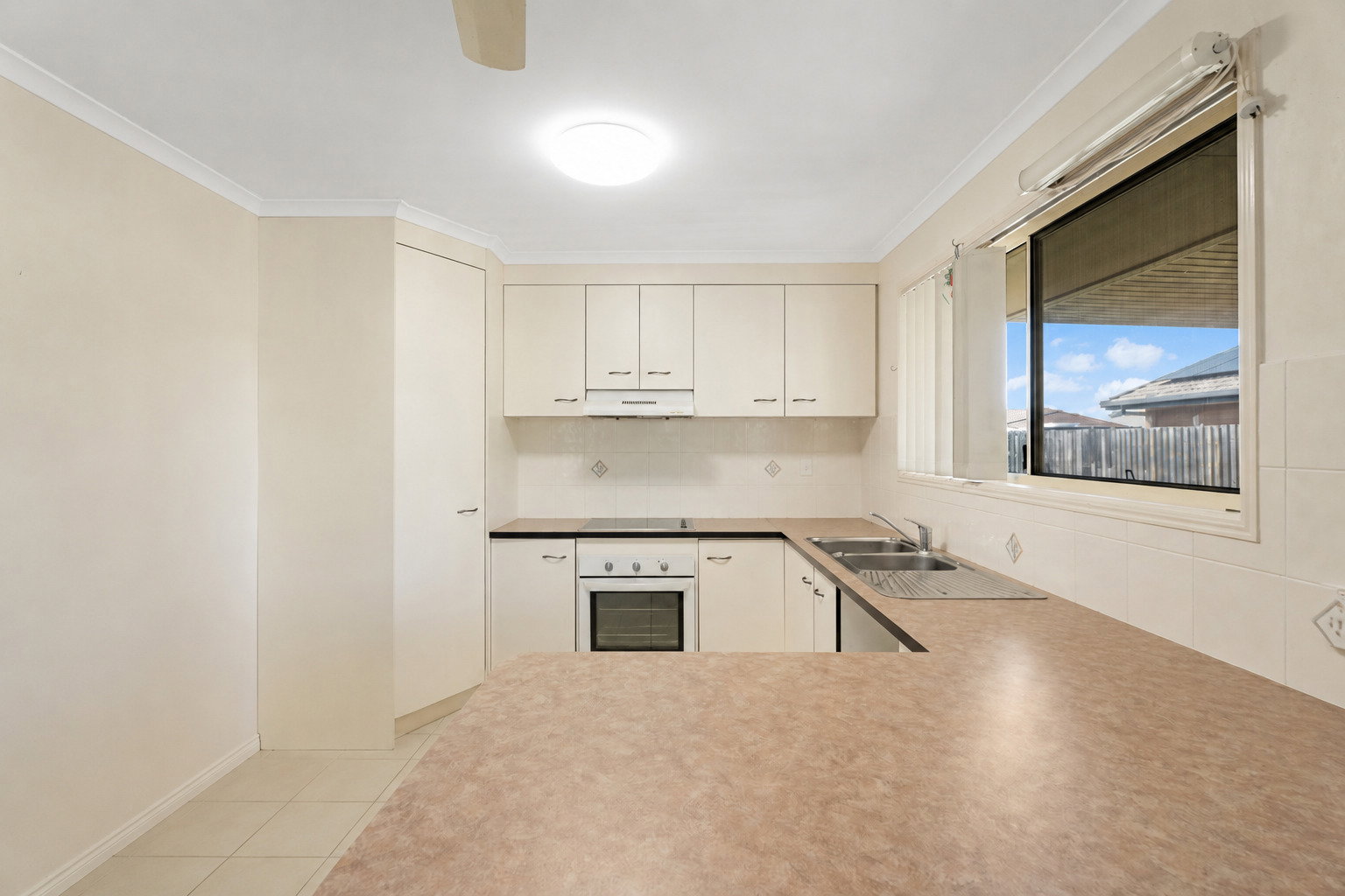 3 Bronton Way, Point Vernon  QLD  4655