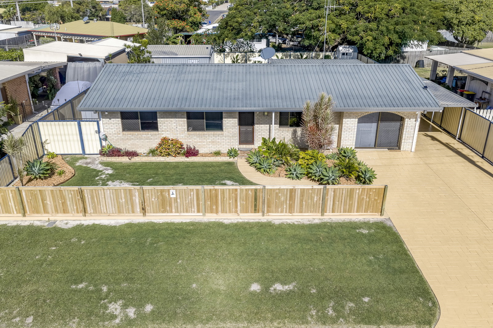 6 McLachlan Drive, Avenell Heights  QLD  4670