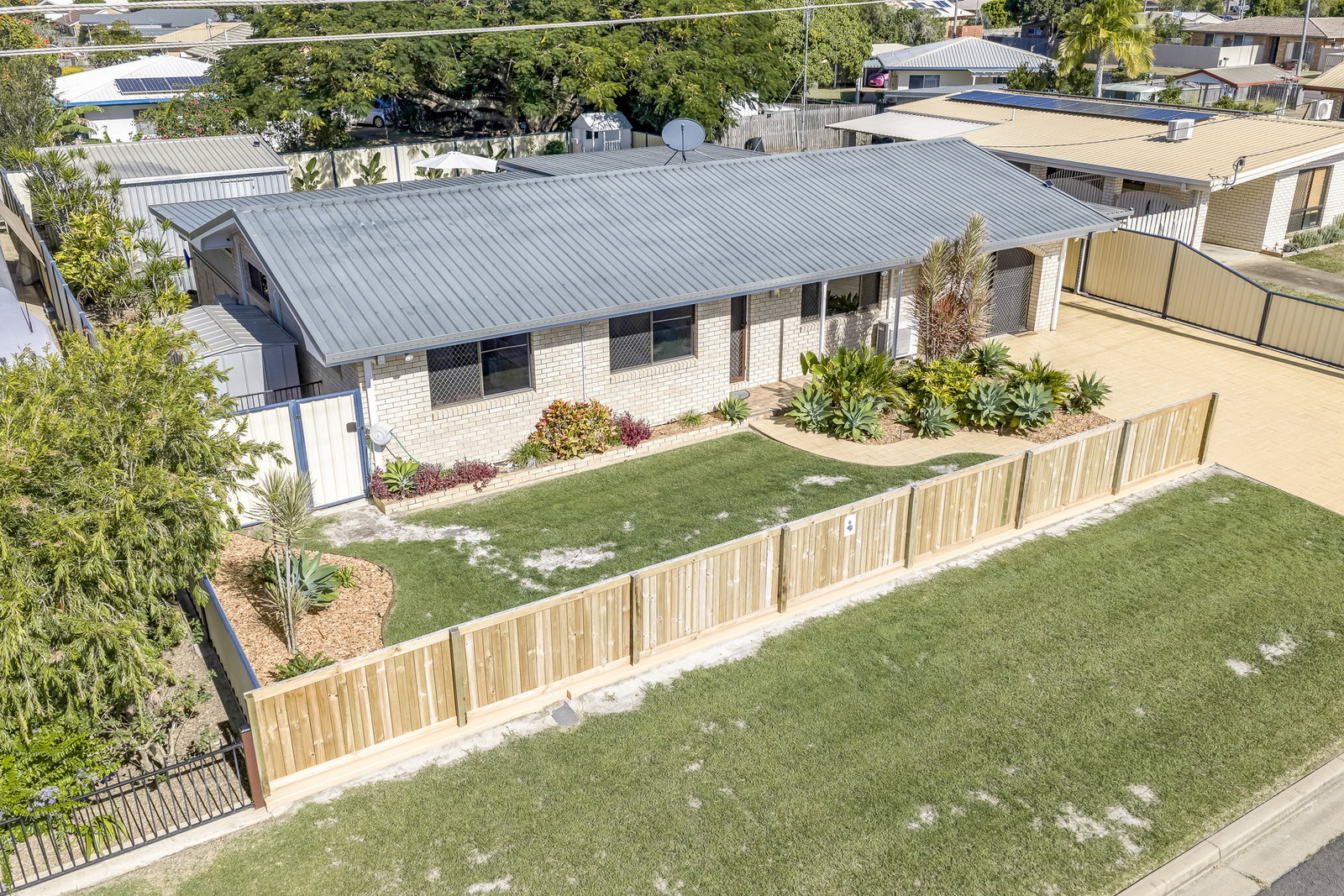 6 McLachlan Drive, Avenell Heights  QLD  4670