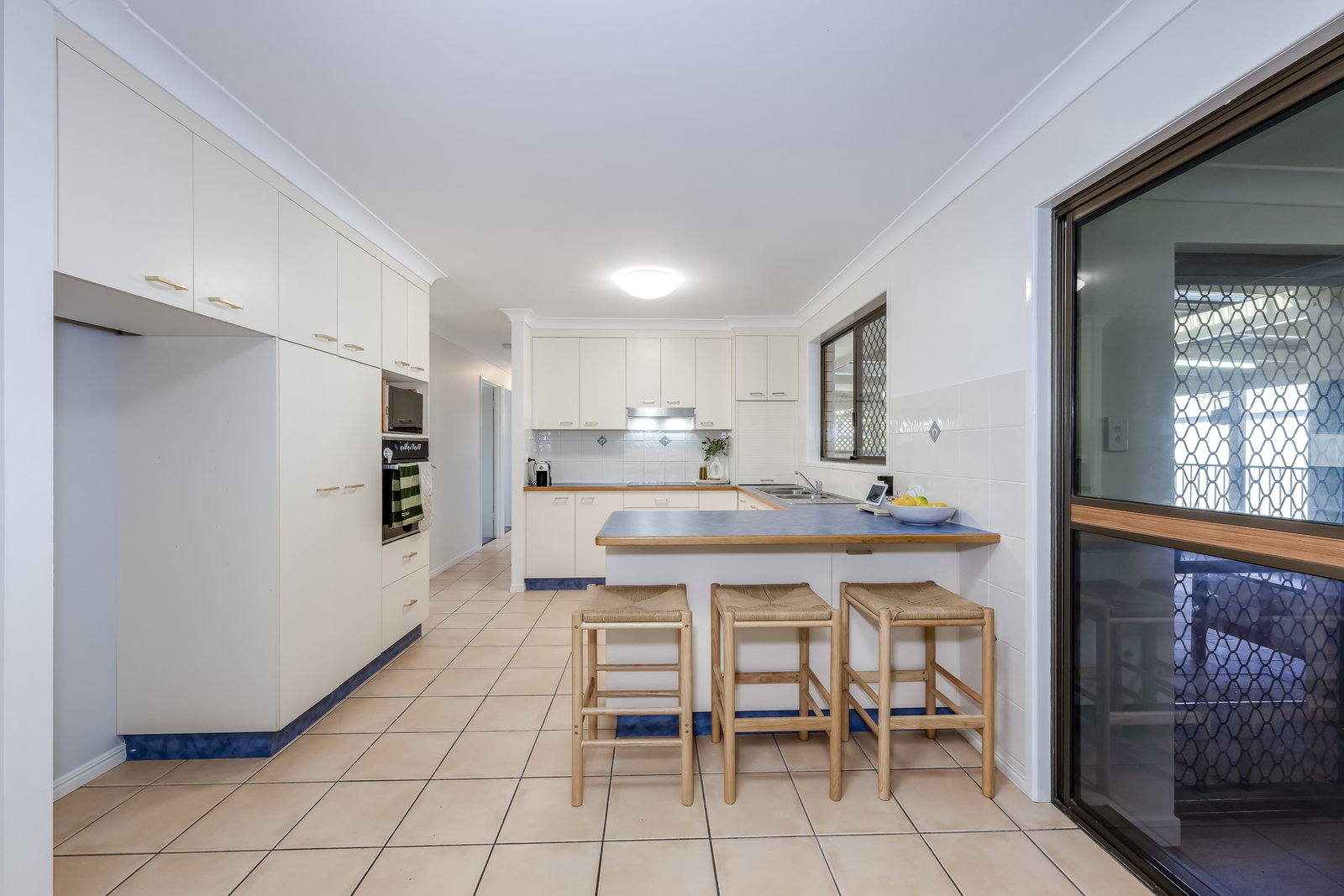 6 McLachlan Drive, Avenell Heights  QLD  4670