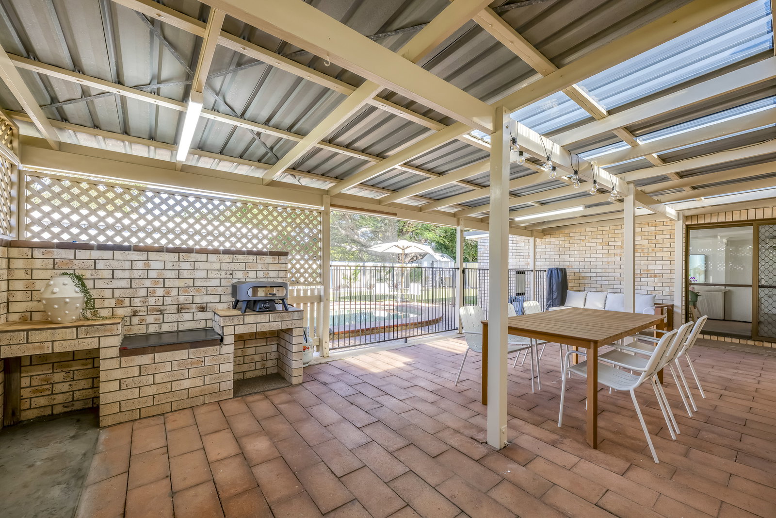 6 McLachlan Drive, Avenell Heights  QLD  4670