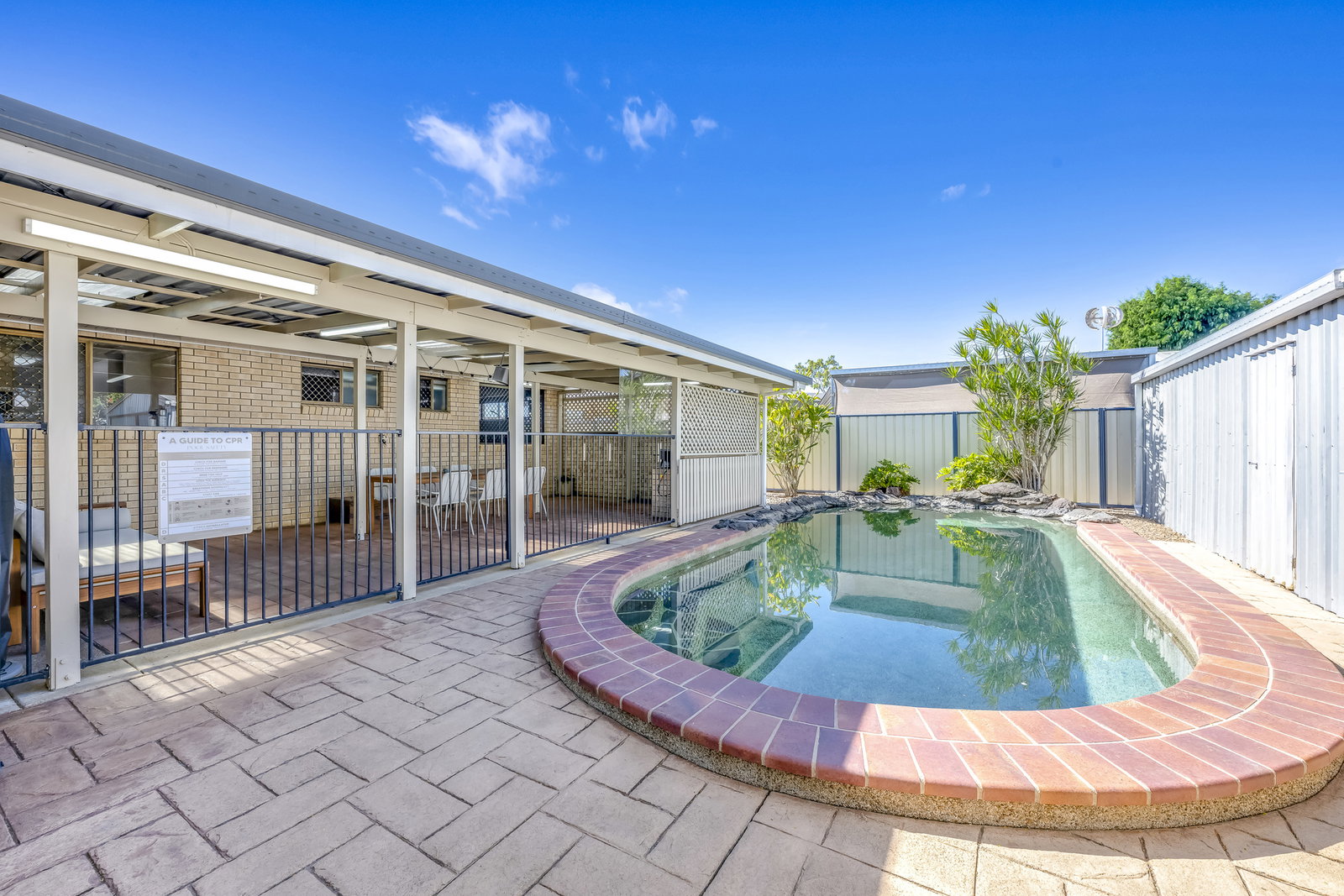 6 McLachlan Drive, Avenell Heights  QLD  4670