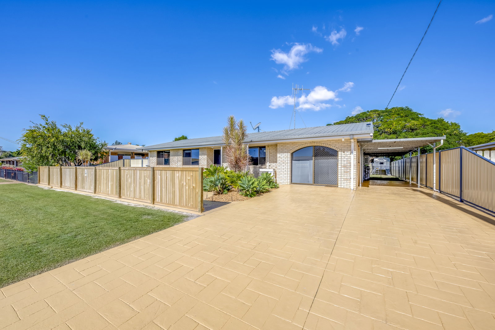 6 McLachlan Drive, Avenell Heights  QLD  4670