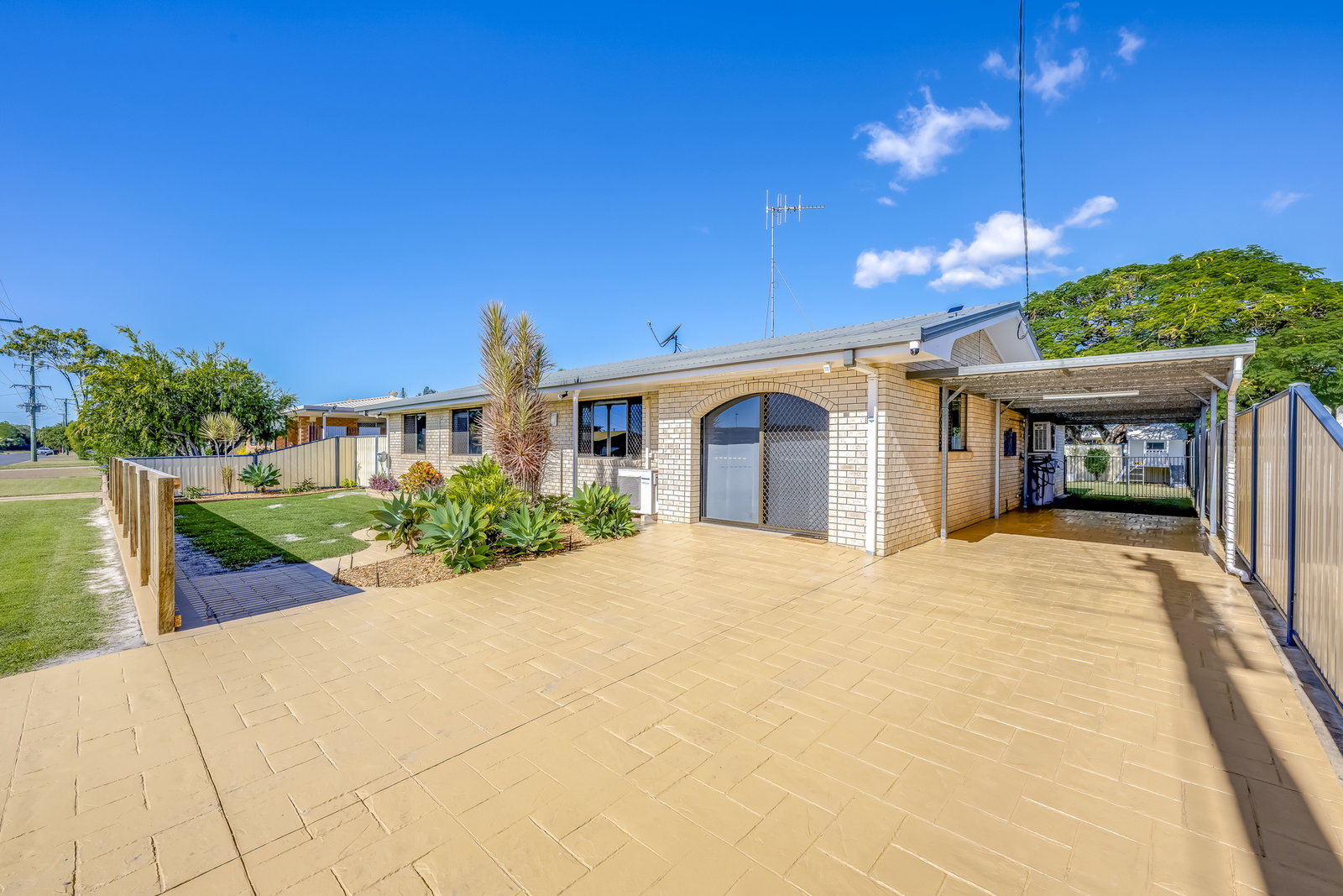 6 McLachlan Drive, Avenell Heights  QLD  4670