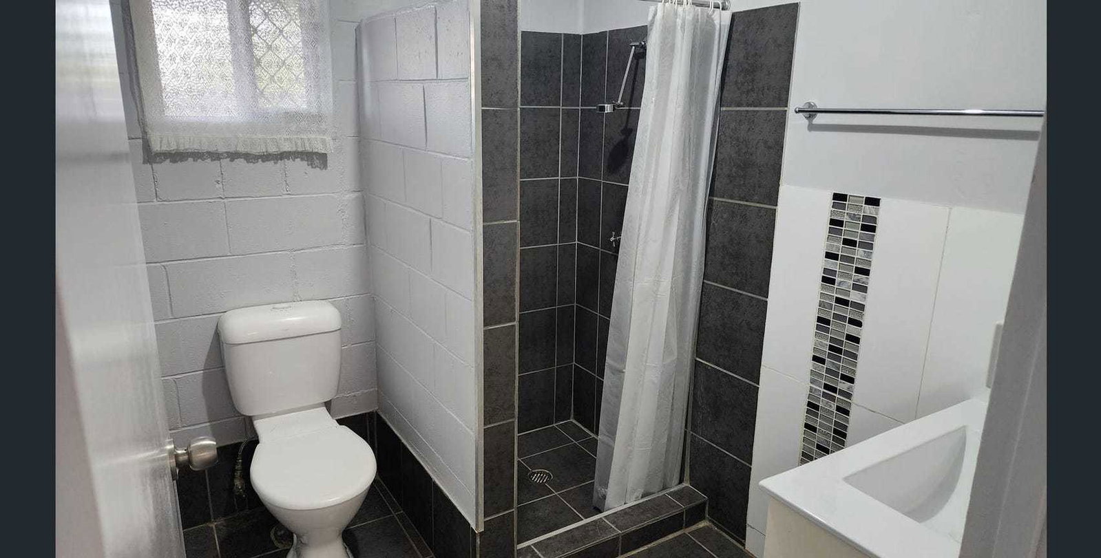 2/1 Norris Street, West Gladstone  QLD  4680