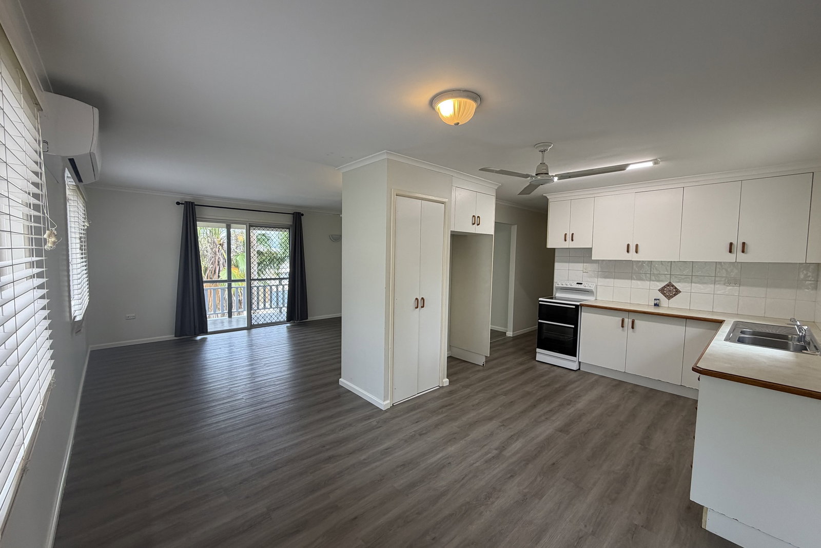 28 Illawarra Drive, Kin Kora  QLD  4680