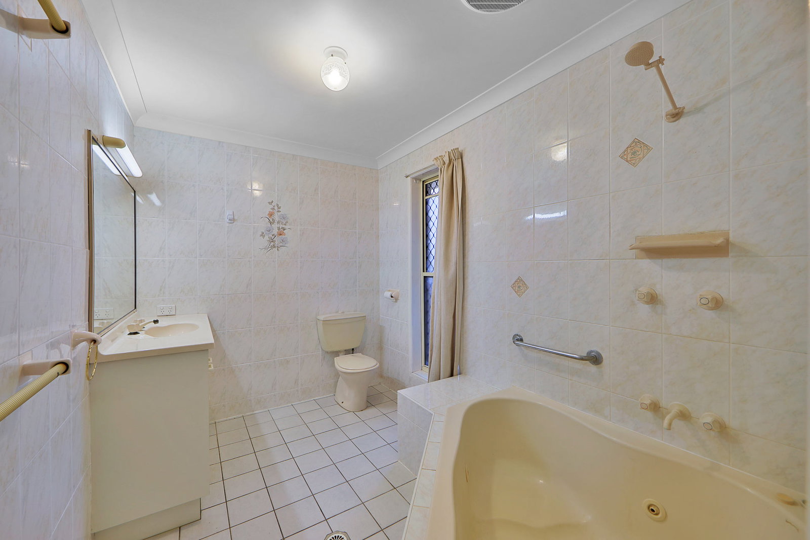 7 Gozo Court, Elliott Heads  QLD  4670